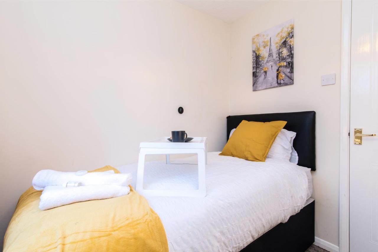 Coventry- Perchfoot 3 Bedroom Contractor And Pet-Friendly Spacious House By Sublime Stays Bagian luar foto