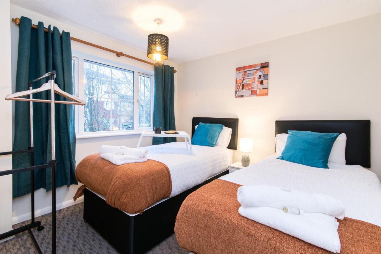 Coventry- Perchfoot 3 Bedroom Contractor And Pet-Friendly Spacious House By Sublime Stays Bagian luar foto