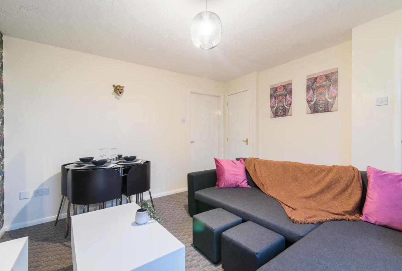 Coventry- Perchfoot 3 Bedroom Contractor And Pet-Friendly Spacious House By Sublime Stays Bagian luar foto